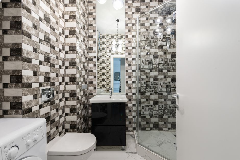 Camper douche en badkamer: vaste douchecabine, dwarsbed of compactoplossing?