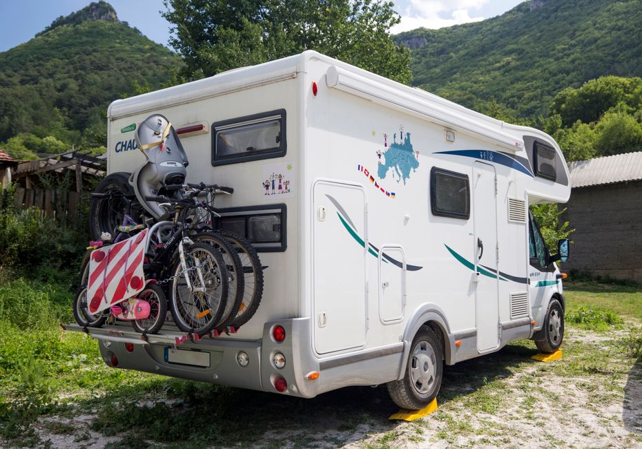 E-bikes meenemen en laden in de camper