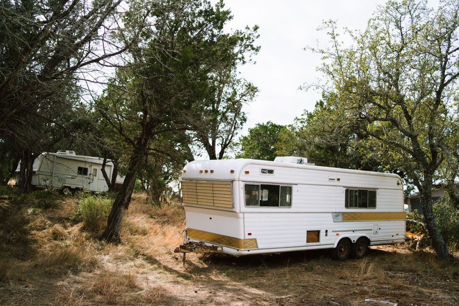 Camper koel houden in de zomer: ventilatie, dakraam en standplaats