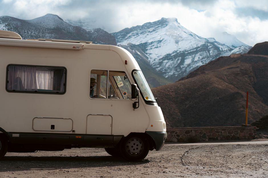 Camper winterbanden en kettingen in het najaar