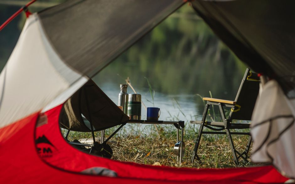 Opvouwbare campingtafel kopen: aluminium, bamboe of kunststof?