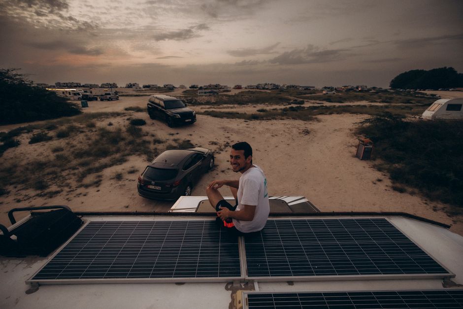 Vrij staan met de caravan: stroom zonder walaansluiting