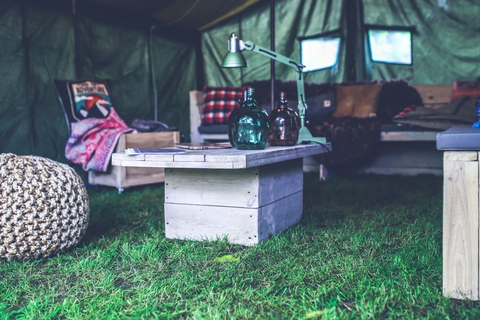 Familietent slim indelen: zones, opbergsystemen en de leefbare tent