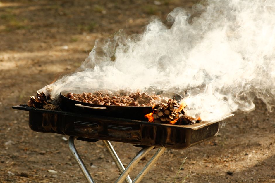 Kampeer-BBQ kopen: gas, houtskool of elektrisch?