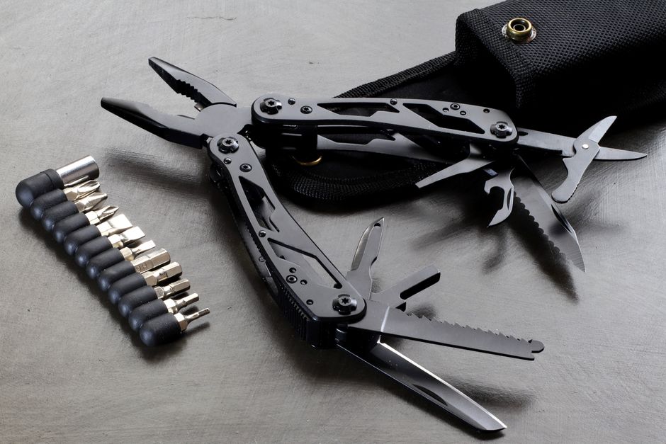 Kampeer-reparatieset: welk gereedschap neem je altijd mee?