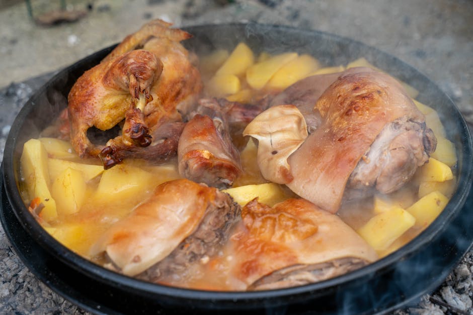 Dutch oven stoofpot met rookworst en bruine bonen