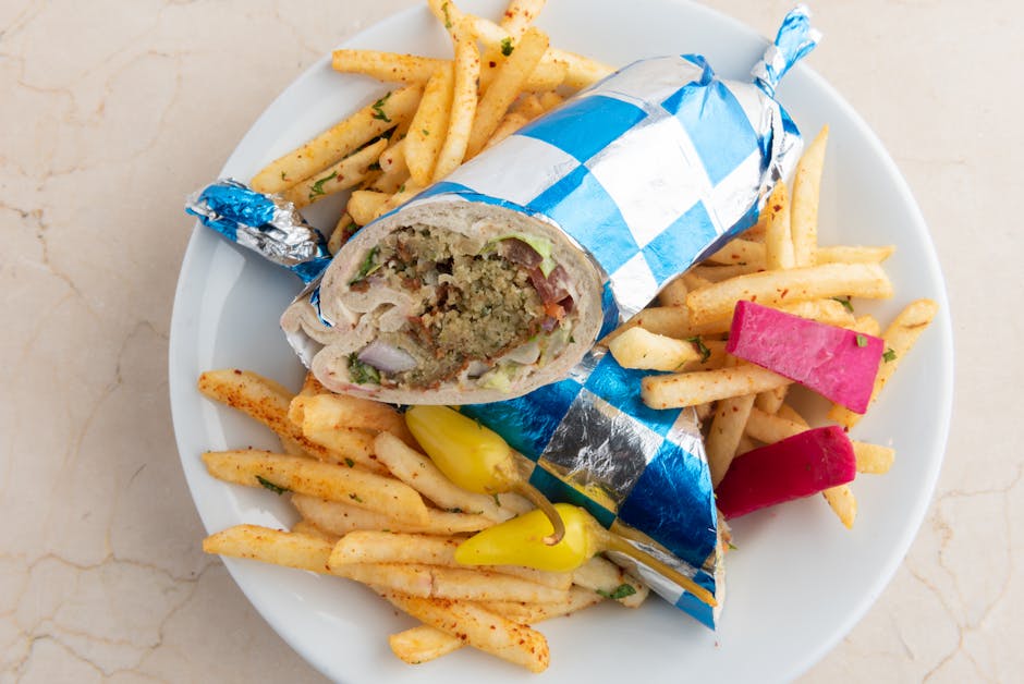 Gevulde pita met falafel en tzatziki