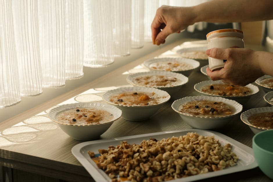 Snelle ontbijtcouscous met noten en rozijnen