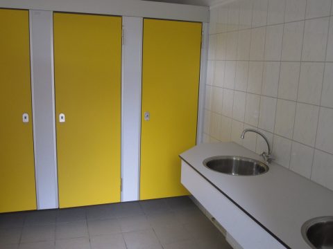 Plek bij Minicamping de Wolboom — Dit zijn onze afsluitbare was cabines