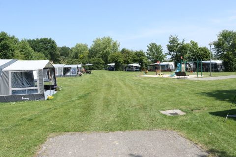 Plek bij Camping De Stal — Kampeerveld