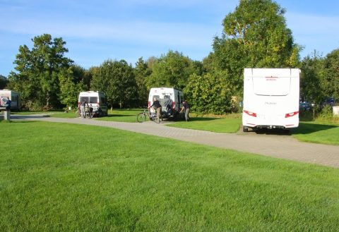 Plek bij Camping De Stal — Camperplaatsen