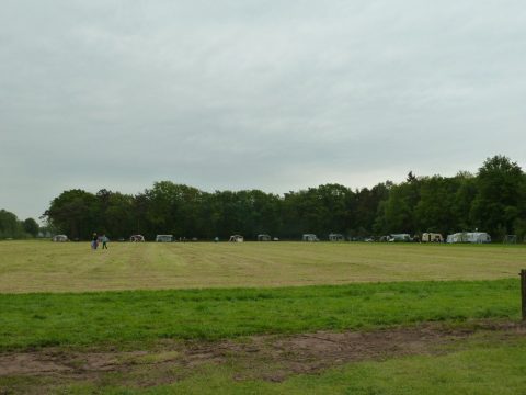 Plek bij Minicamping de Wolboom — je ziet ruim zicht