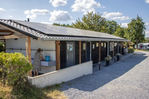 Plek bij Camping Catsop — Sanitairgebouw