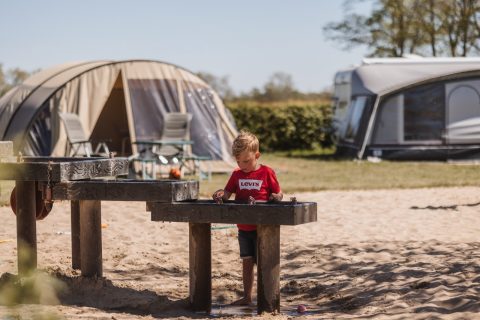 Plek bij Familiecamping de Weeltenkamp