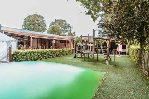 Plek bij Camping Liesbos — Speeltuin en Horeca