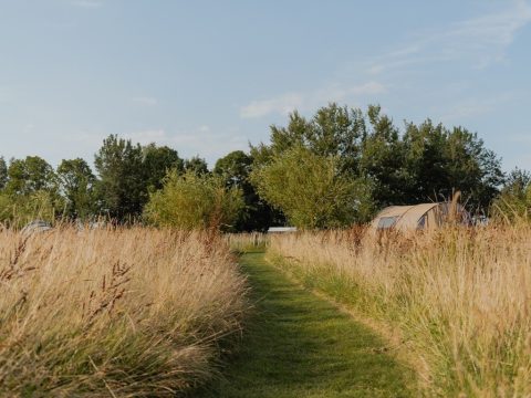 Plek bij it Dreamlân — Kamperen bij de kano's